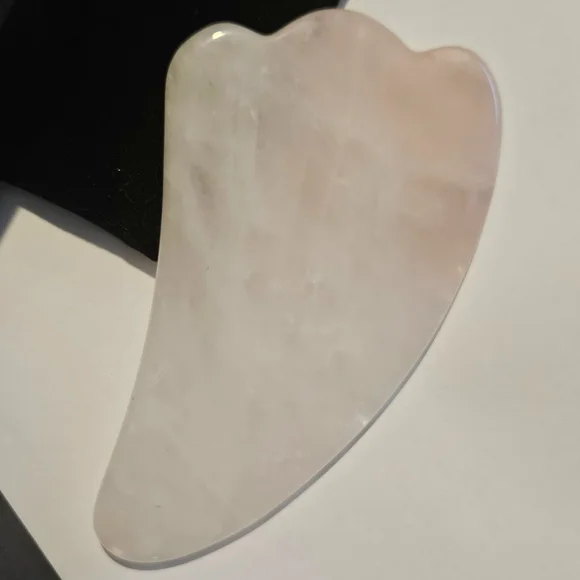 NWT Gua Sha Pink Quartz Facial Tool Massage - Picture 6 of 11